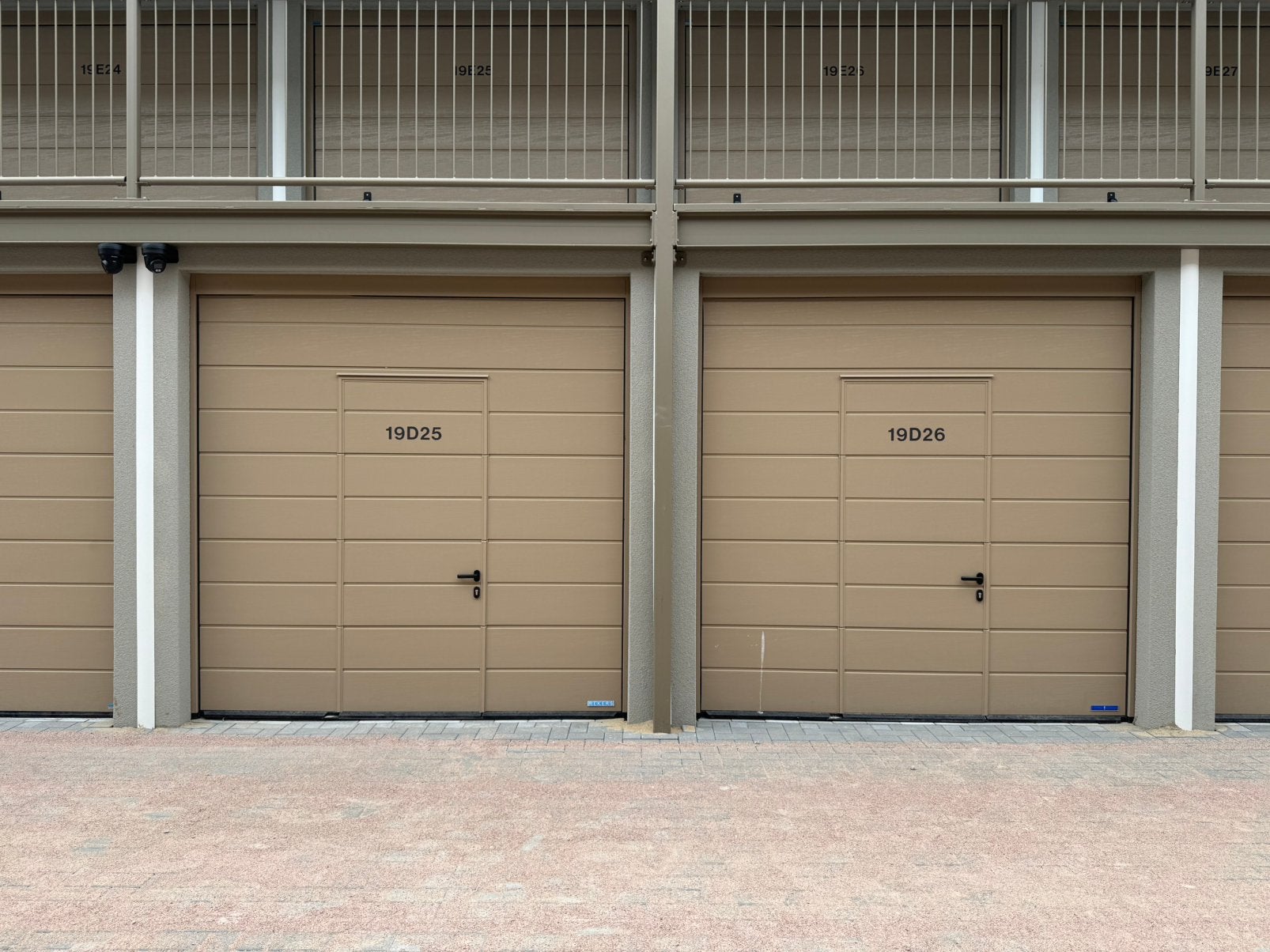 TE HUUR 2 Bedrijfsunits/Garageboxen Amsterdam, Huizen en Kamers, Garages en Parkeerplaatsen, Amsterdam