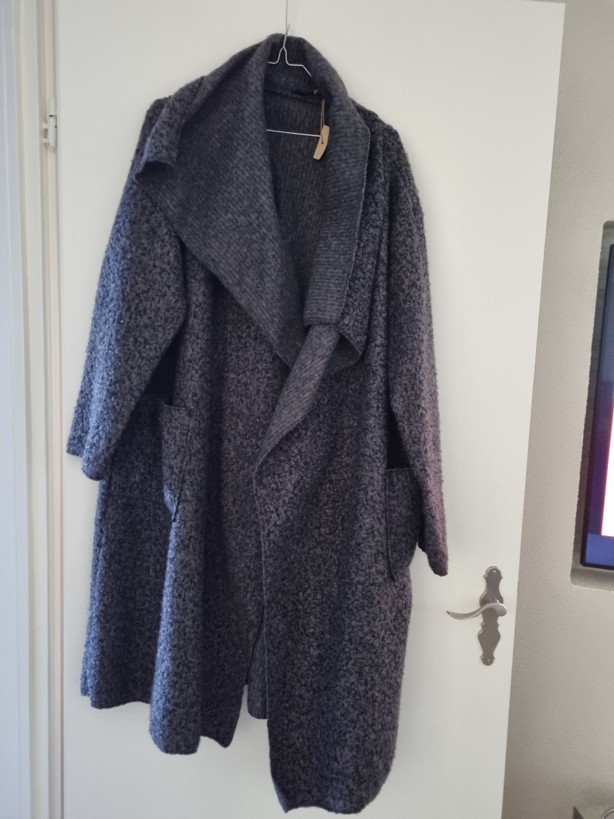Stijlvolle grijze gebreide jas met grote kraag, Maat 46/48 (XL) of groter, Nieuw, Ophalen of Verzenden, Onbekend