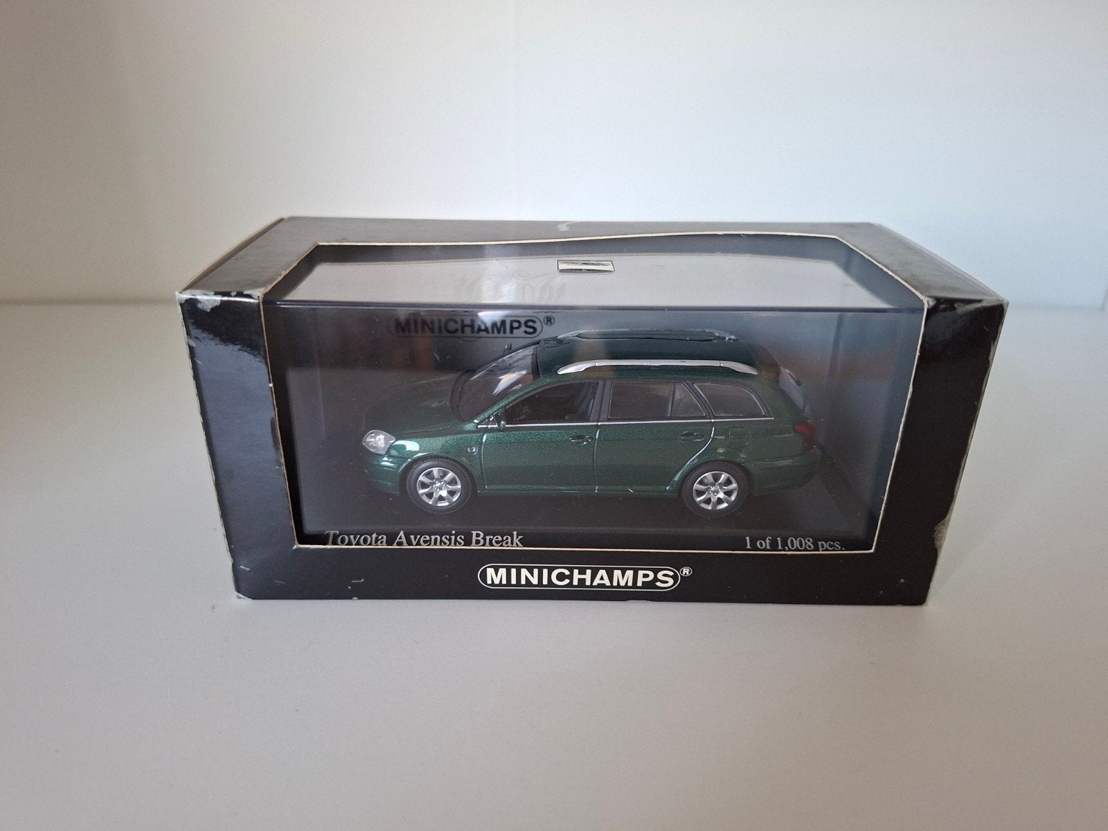 Toyota avensis station minichamps, Hobby en Vrije tijd, Modelauto's | 1:43, Ophalen of Verzenden, Zo goed als nieuw, Auto, MiniChamps