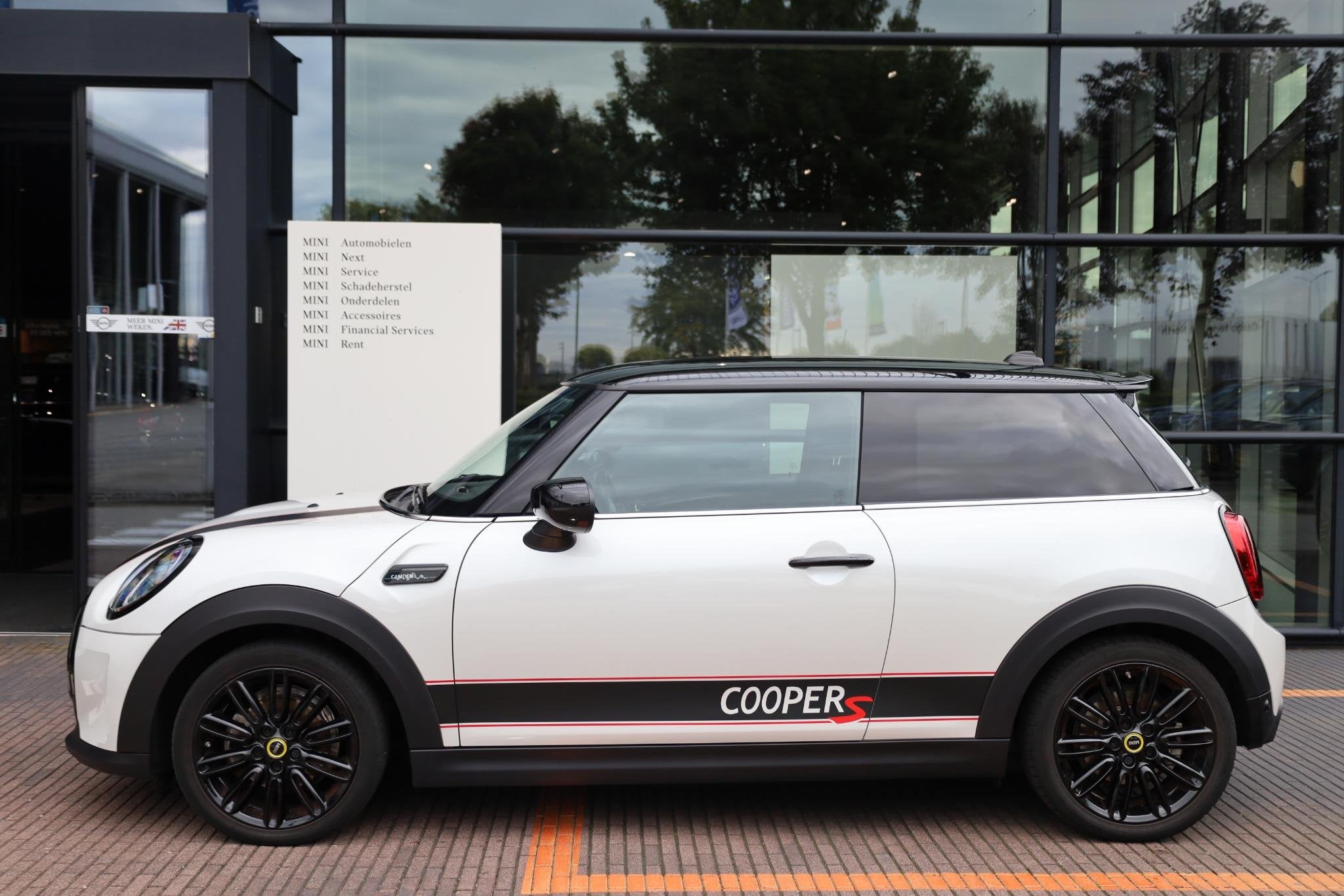 MINI Electric | Leder | Stoelverwarming | Parkeersensoren |, Auto's, 4 stoelen, Origineel Nederlands, 184 pk, Te koop