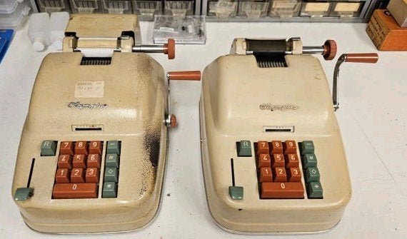 2 oude telmachines/kassa's, merk Olympia, 1960, Ophalen of Verzenden