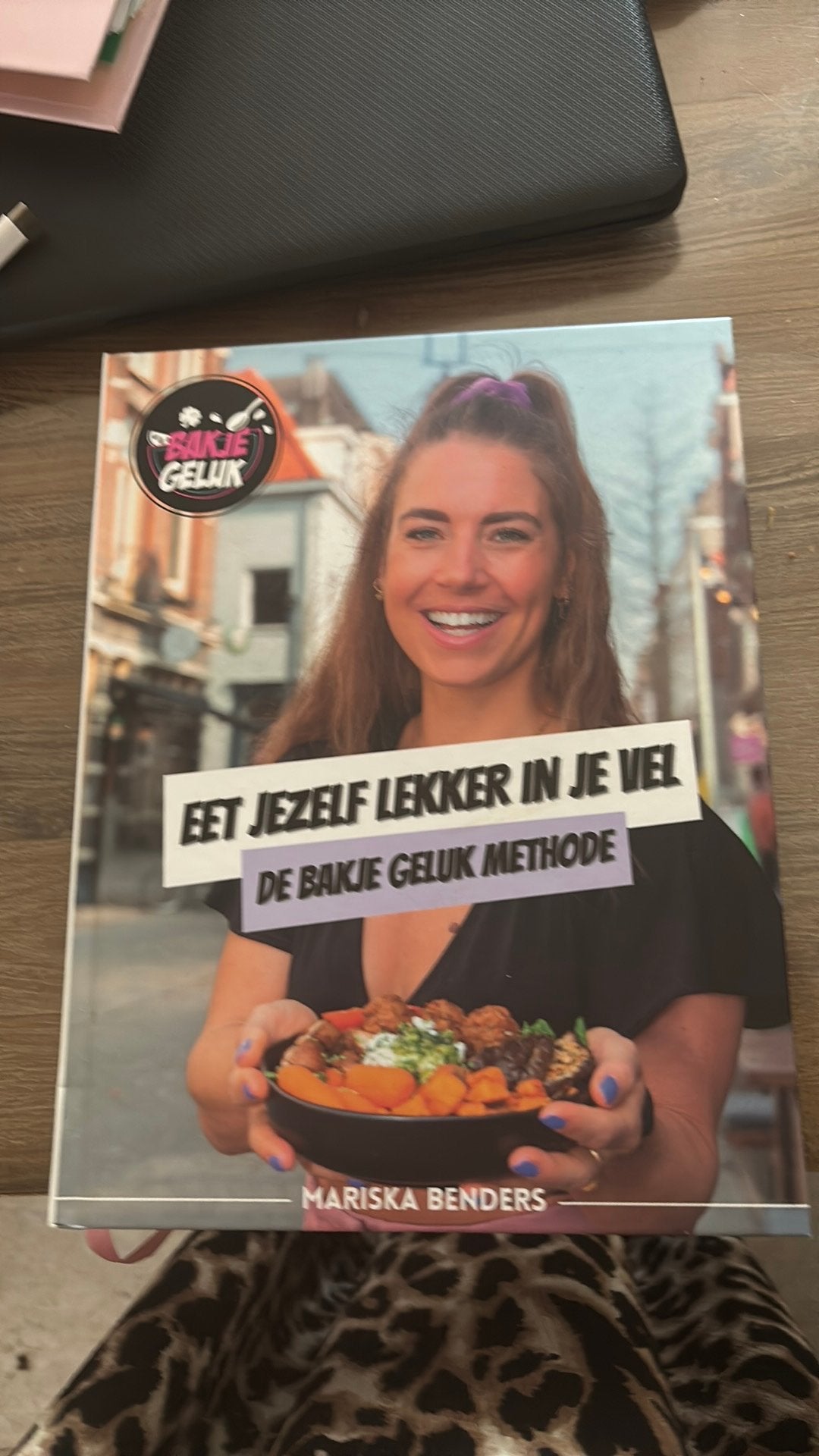Mariska Benders Bakje geluk, Ophalen of Verzenden, Zo goed als nieuw