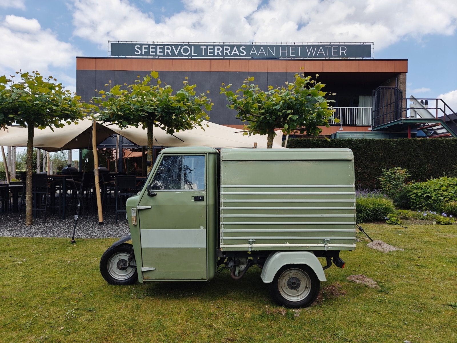 Zeldzame bruiloftdecoratie - vintage foodtruck - tuktuk, Ophalen