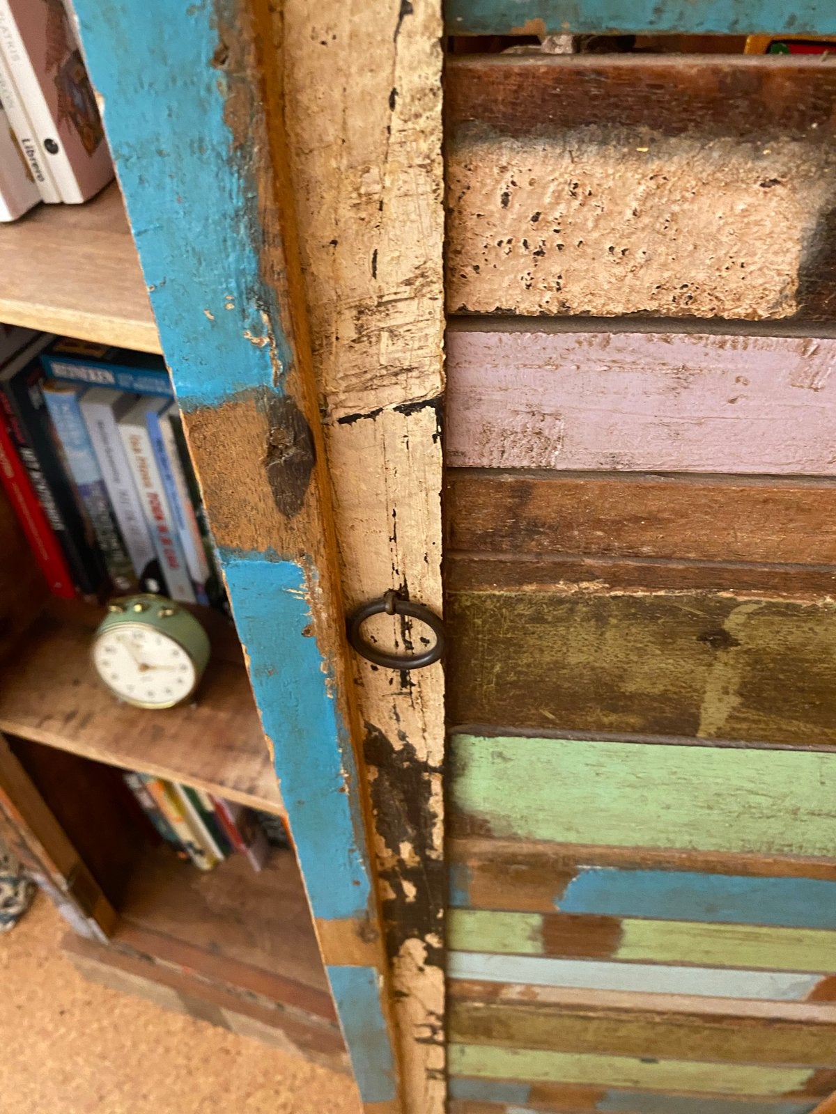 Foto 6 van Unieke Boekenkast van Gerecycled Hout - Bohemian Stijl