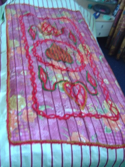 Mooie versierde groene bed sprei uit India, Huis en Inrichting, Overige typen, Tweepersoons, Ophalen of Verzenden, Zo goed als nieuw
