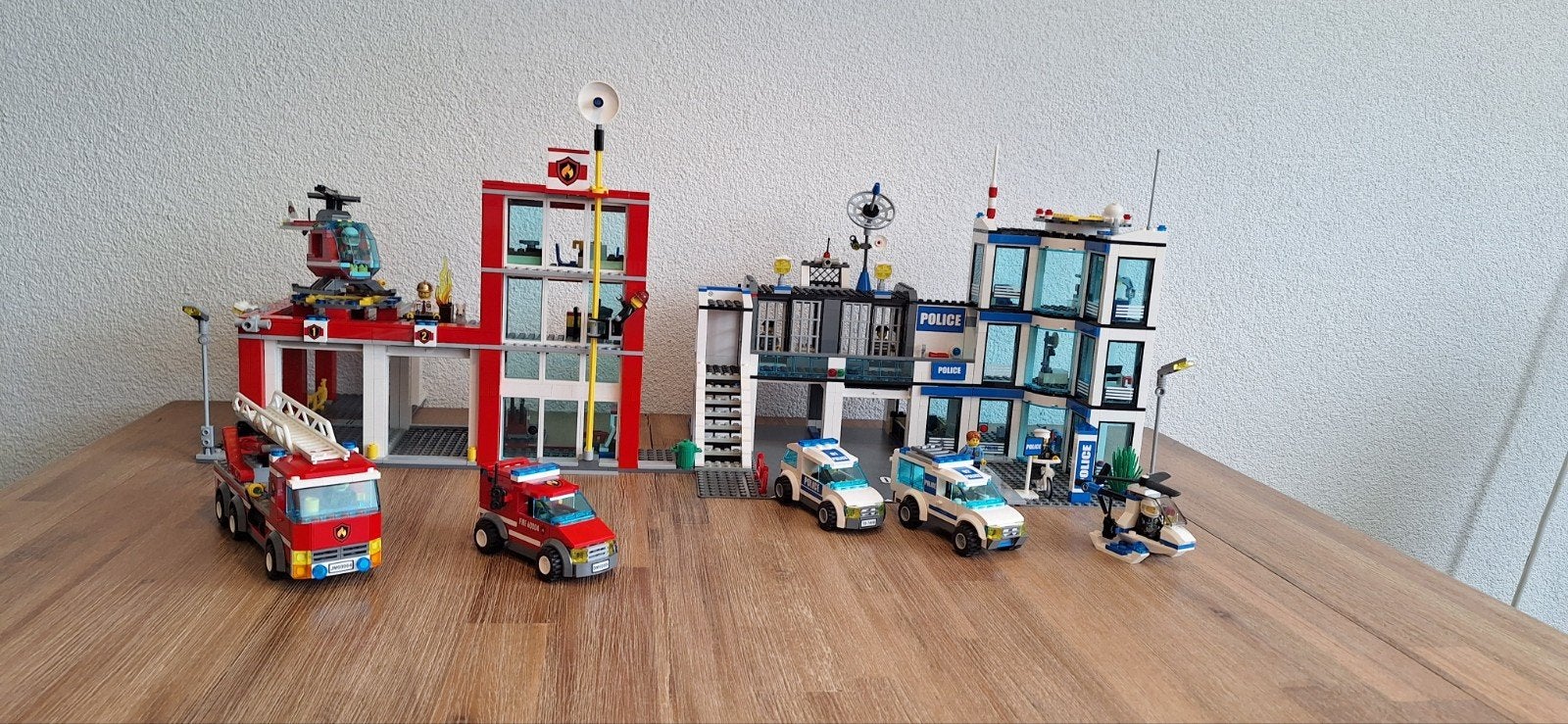 Lego City Brandweerkazerne & Politiebureau (60004 & 7498), City, Lego, Ophalen of Verzenden, Complete set