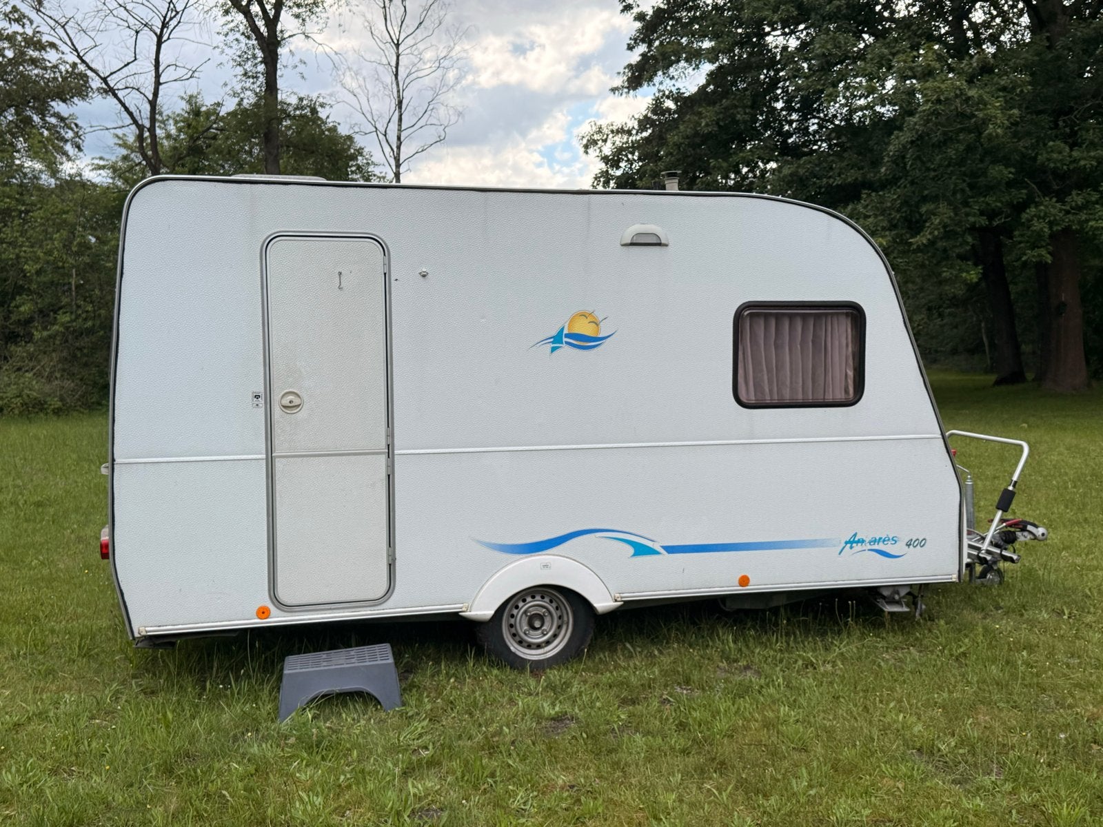 Compacte Caravelair Amaris 400 CARAVAN MET VOORTENT, Caravans en Kamperen, Rondzit, Omvormbare zithoek, Particulier, 4 tot 5 meter