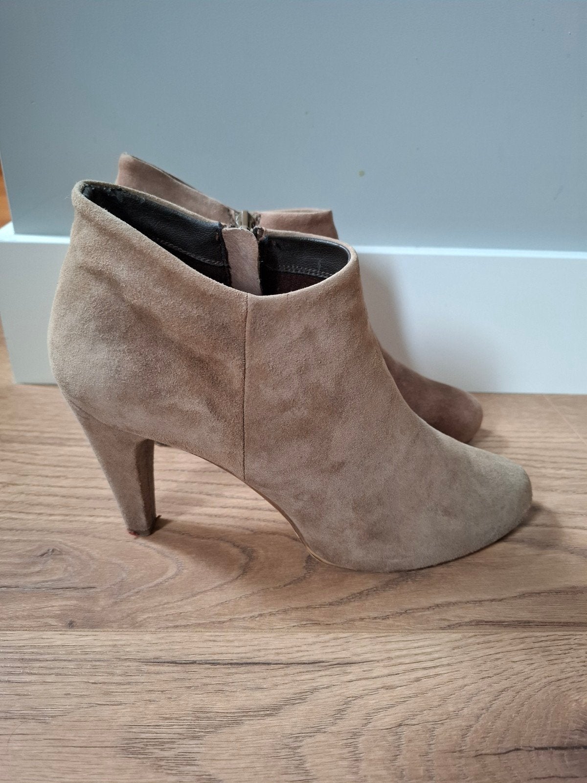 Zandkleurige enkellaarsjes Laura di Sarpi, Beige, Lage of Enkellaarzen, Ophalen of Verzenden, Gedragen
