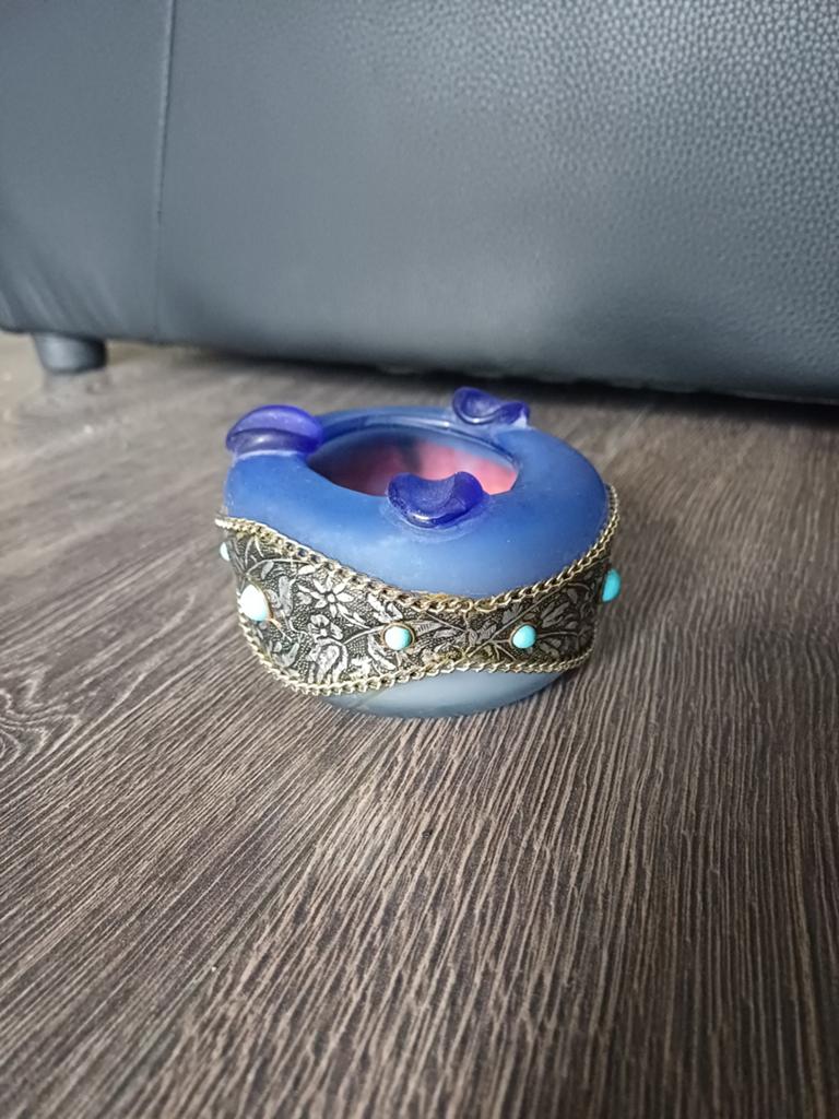 Decoratieve Blauwe Glazen Asbak met Metaalwerk, Ophalen of Verzenden