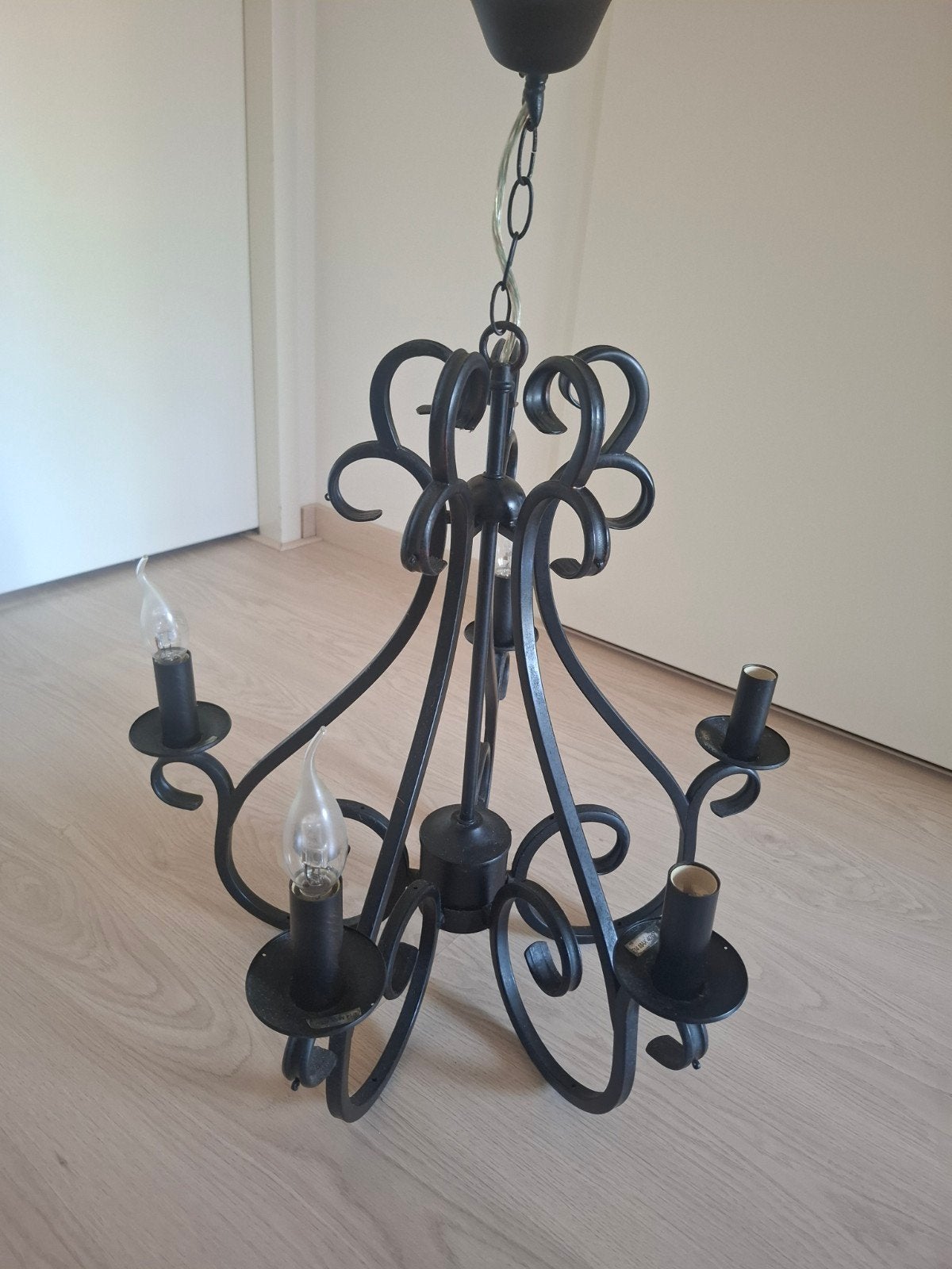 Zwart/bronskleurige metalen kroonluchter met glazen druppels, Ophalen, Gebruikt, Klassiek, E14 (klein)