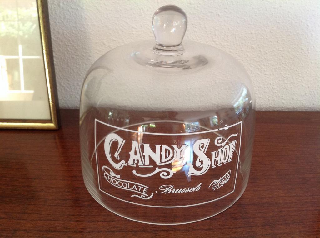 Leuke glazen stolp met opschrift candyshop., Huis en Inrichting, Woonaccessoires | Stolpen, Ophalen of Verzenden, Zo goed als nieuw