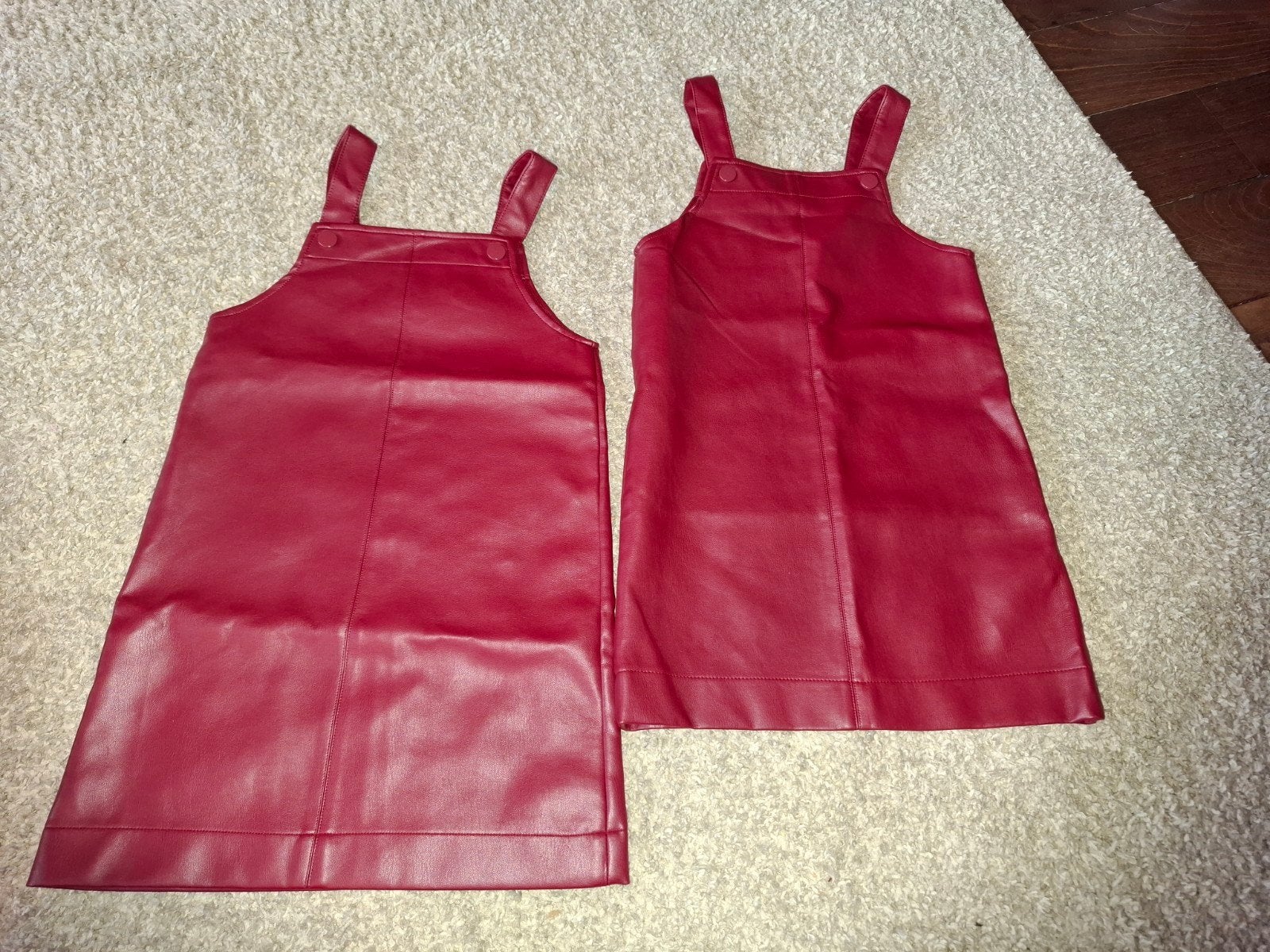 2x jurkje. 122/128. nep leren look. zeeman. bordeauxrood, Ophalen of Verzenden, Zo goed als nieuw, Kleding