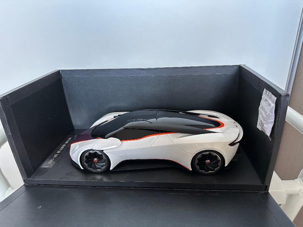 Aston Martin DP 100 1:18 – zeldzaam conceptmodel, i.z.g.st., Ophalen of Verzenden, Zo goed als nieuw, Auto, Overige merken