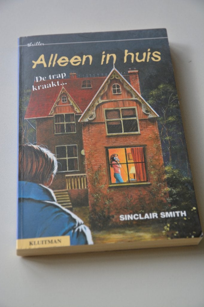 1 THRILLER boek over van KLUITMAN: Alleen in huis, Boeken, Thrillers, Ophalen of Verzenden, Zo goed als nieuw, Kluitman