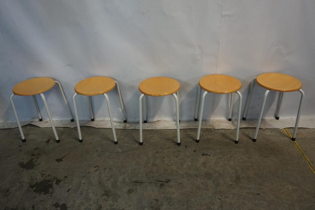 Stapelbare kruk schoolkruk krukjes krukken, Huis en Inrichting, Krukjes, Ophalen, Gebruikt, Hout
