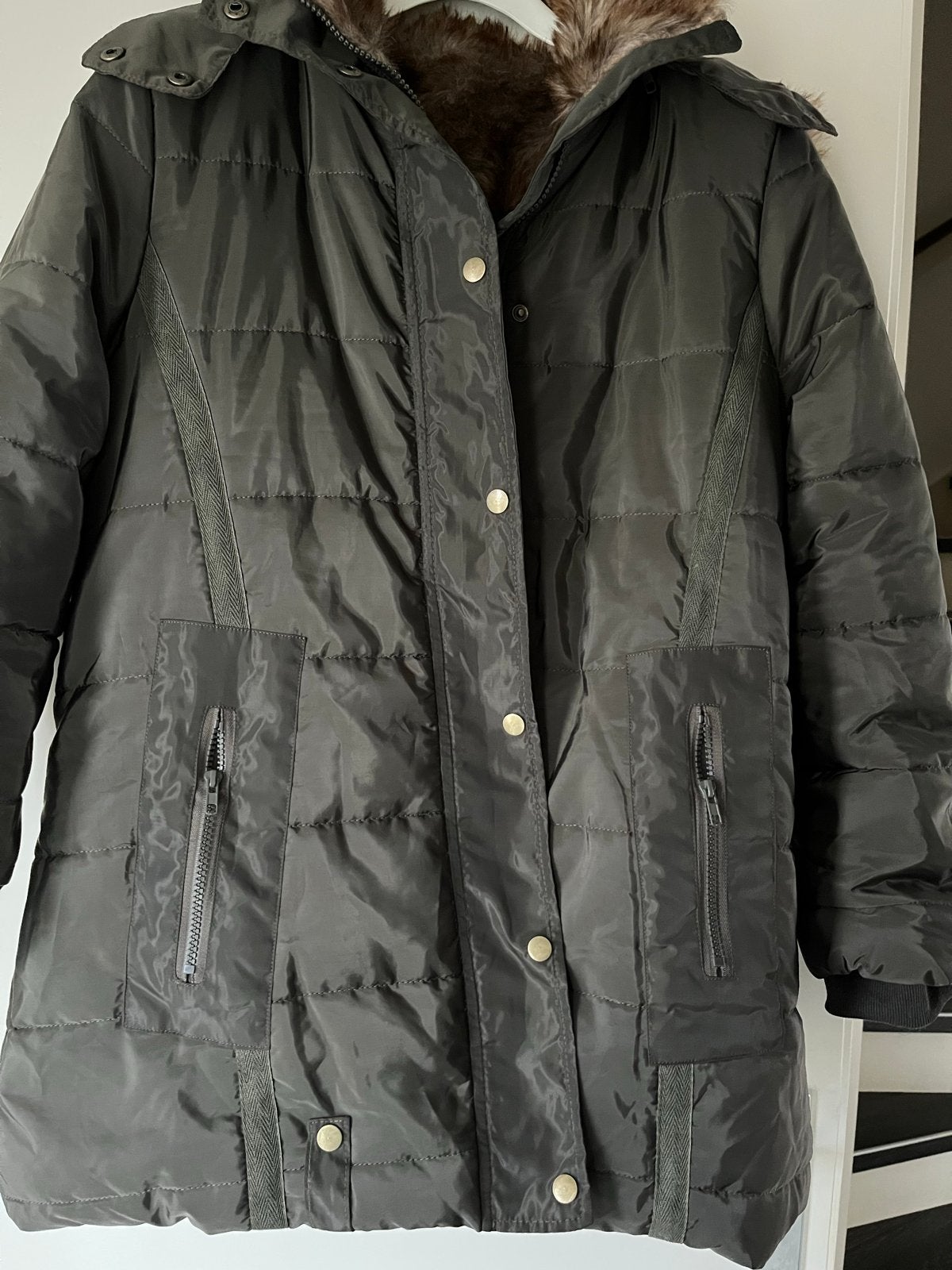 Warme winterjas met bontkraag - Maat M, Ophalen of Verzenden, Gedragen, Maat 42/44 (L), Groen