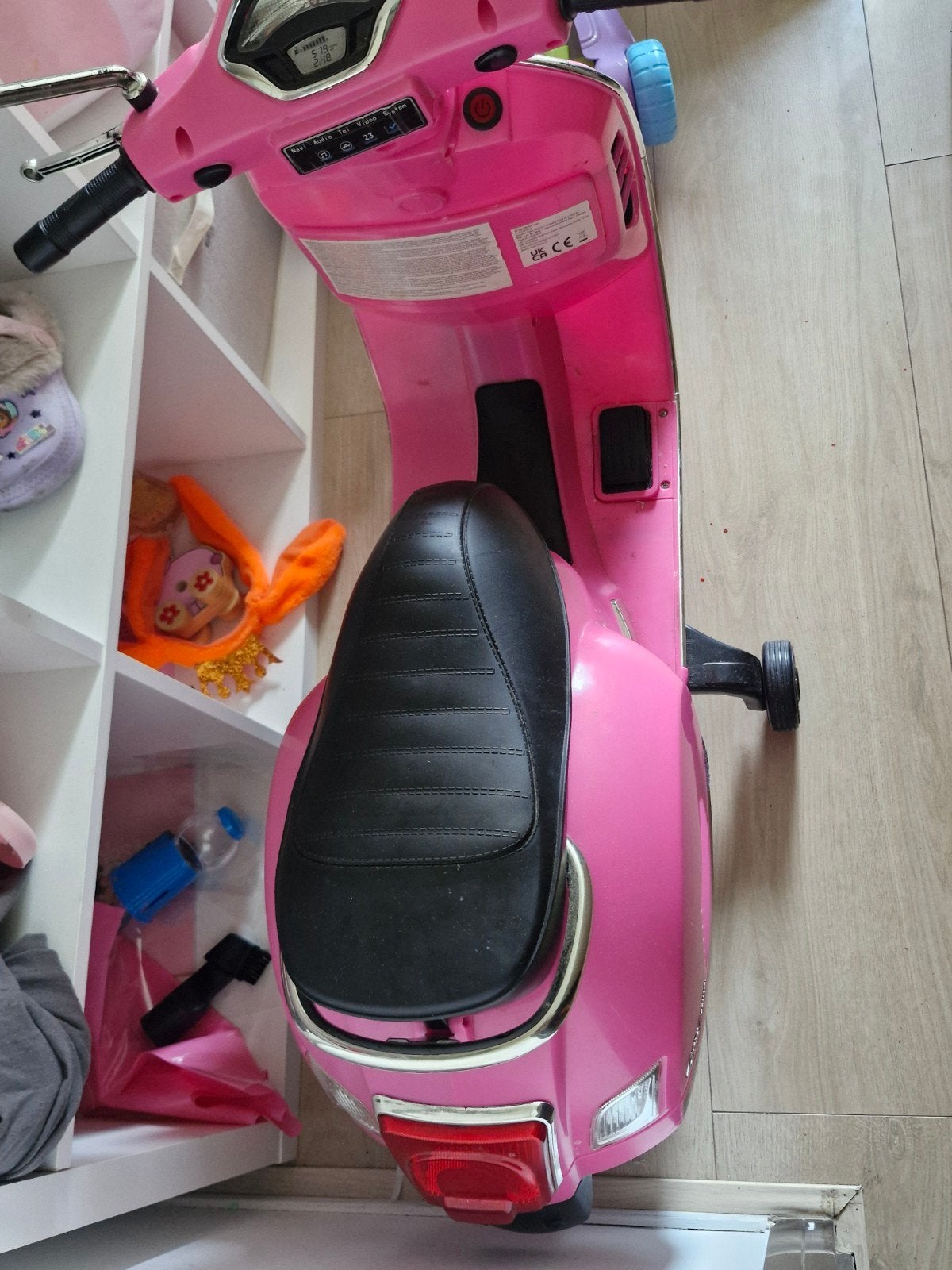 Roze kinder scooter - Zo goed als nieuw met oplader, Ophalen of Verzenden, Zo goed als nieuw, Overige typen