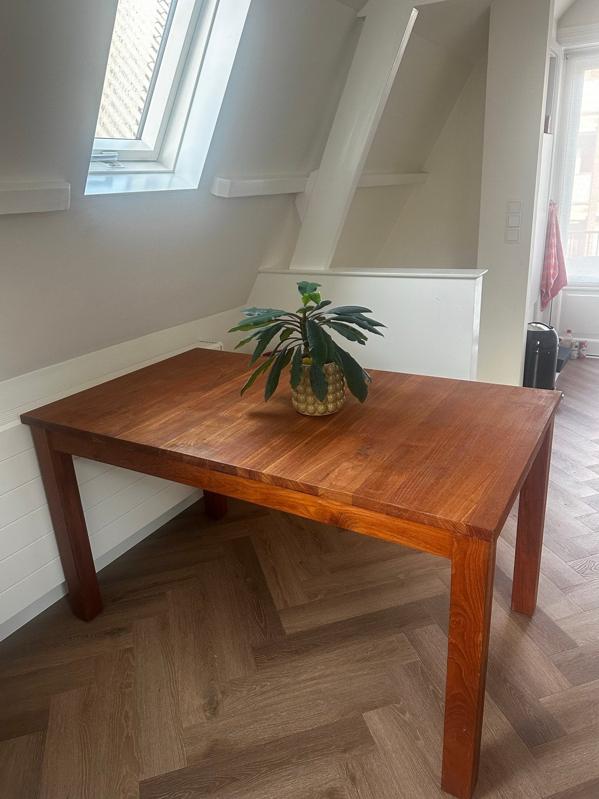 Massief houten eettafel - perfect voor 4 personen