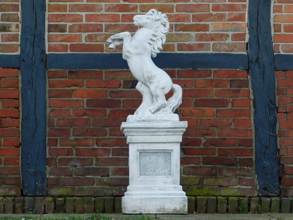 Paard op Sokkel - 140 cm - Volledig Steen, Tuin en Terras, Tuinbeelden, Dierenbeeld, Steen, Ophalen of Verzenden