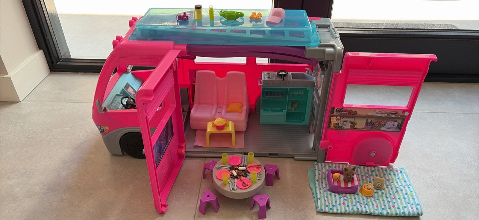 Barbie DreamCamper met accessoires - Zo goed als nieuw, Ophalen, Zo goed als nieuw