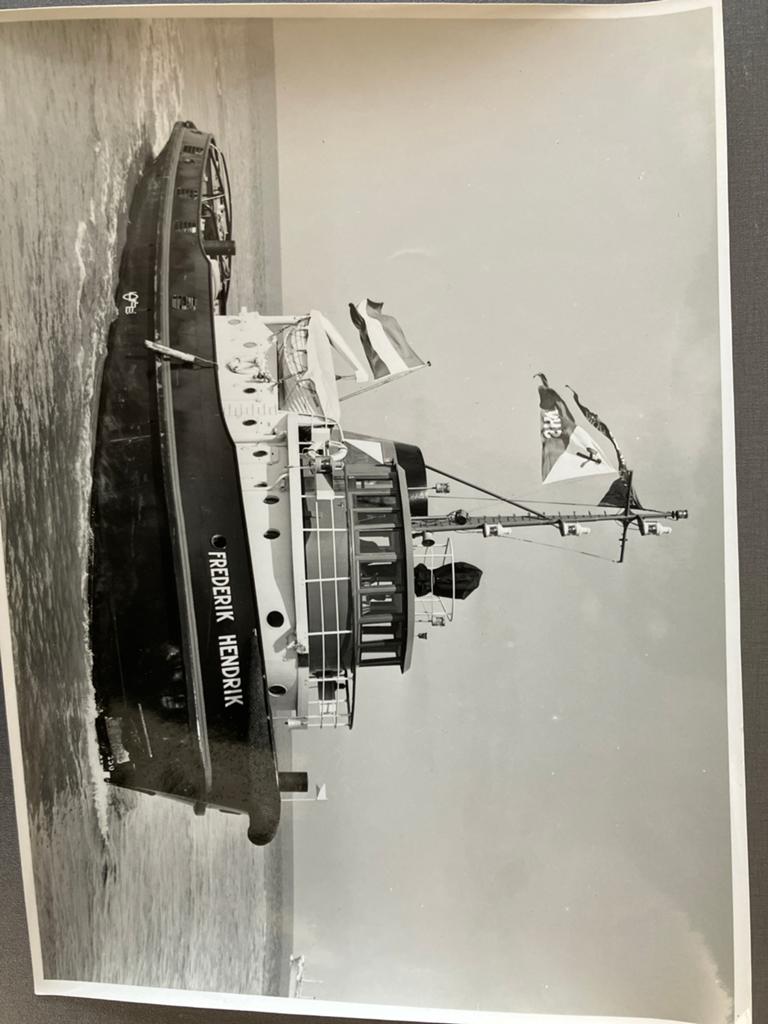 Grote foto Sleepboot Frederik Hendrik, Verzenden