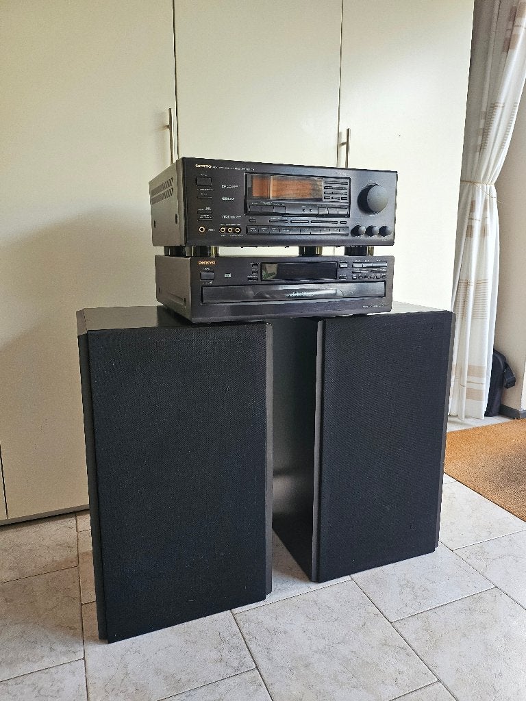 Super vintage stereo/dolby pro logic/CD Set (Onkyo/Magnat), Audio, Tv en Foto, Gebruikt, Tuner of Radio, Losse componenten, Ophalen