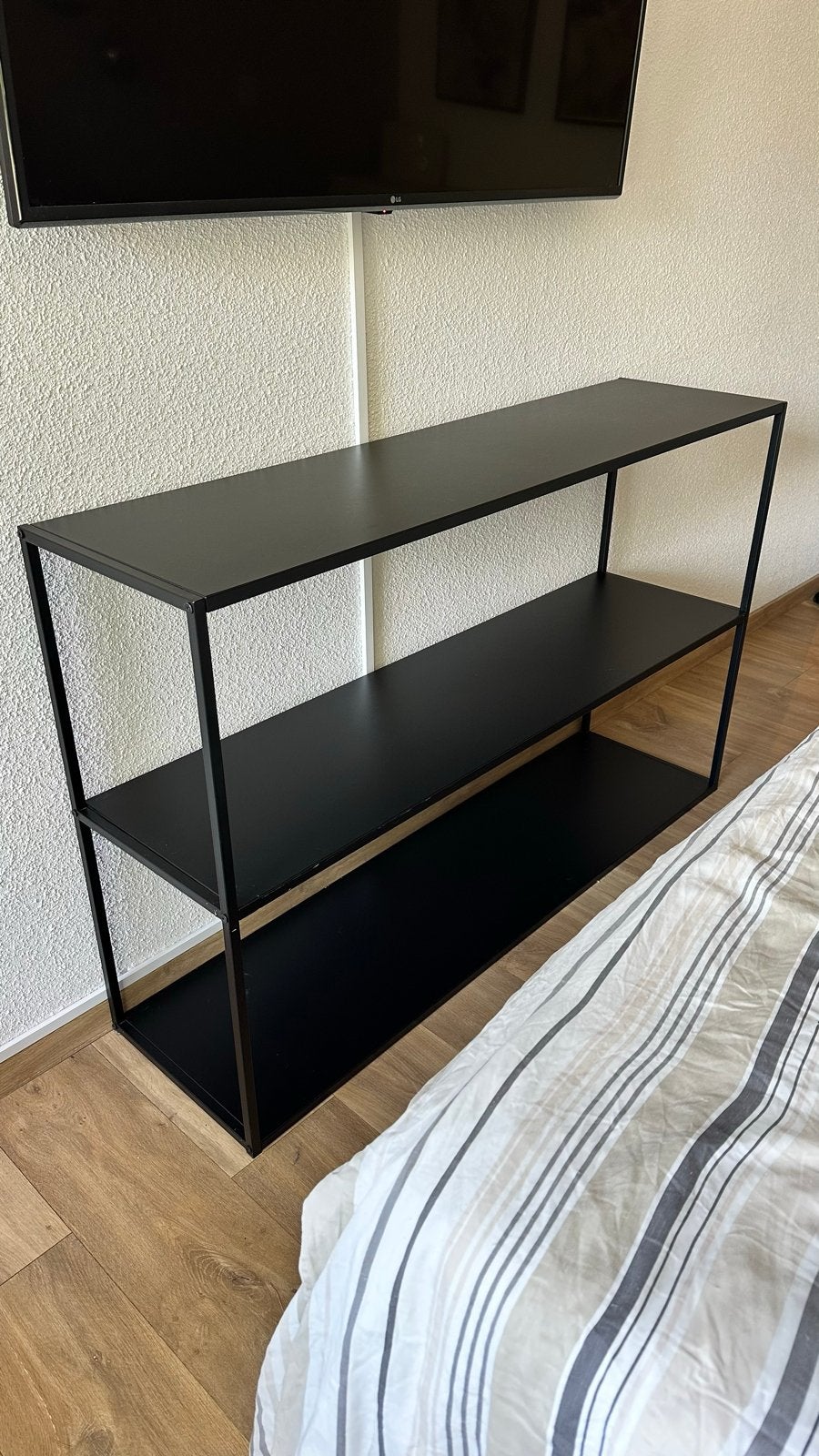 Zwarte mat metalen side table met 3 planken, Ophalen, Gebruikt, 100 tot 150 cm, Modern industrieel