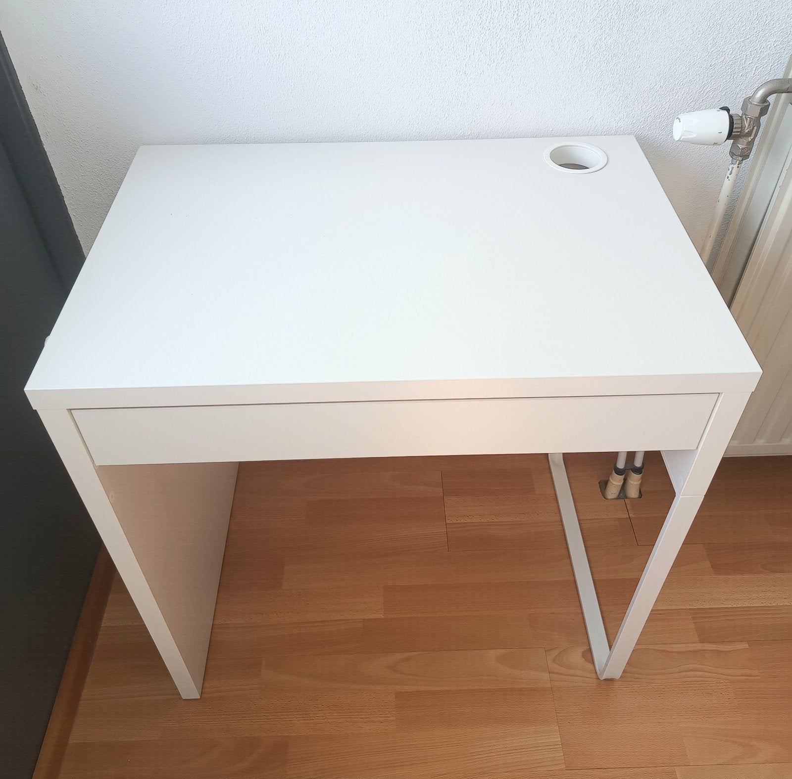 Te koop: IKEA Micke bureau wit, Ophalen, Gebruikt, Spaanplaat of MDF, Kabelgoot