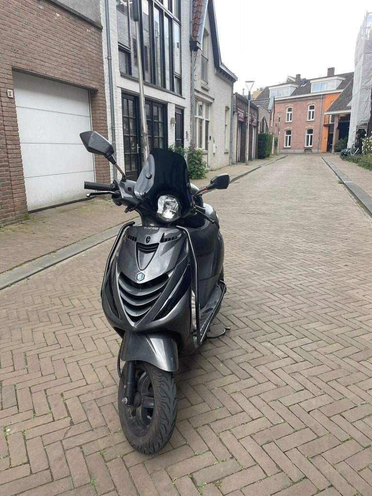 Piaggio zip 4T 2017 - psychedelic black, Ophalen, Gebruikt, Maximaal 45 km/u, Zip