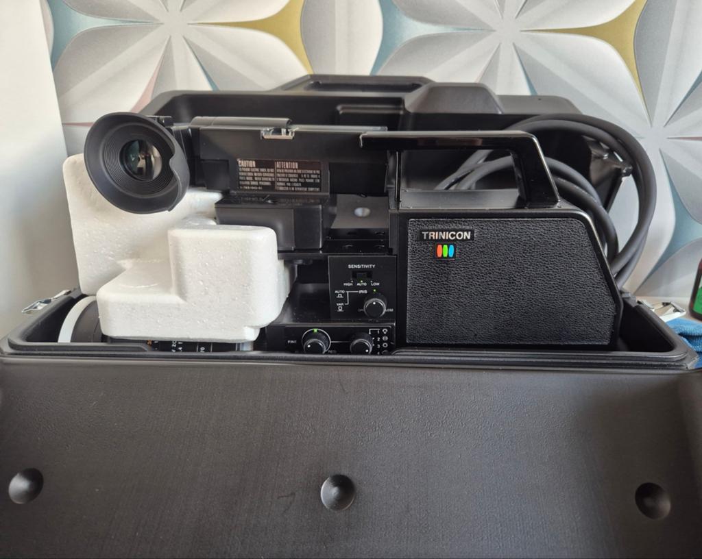 Nieuw in koffer aangeboden: Sony HVC-3000P videocamera, Audio, Tv en Foto, Videocamera's Digitaal, Ophalen of Verzenden, Mini dv