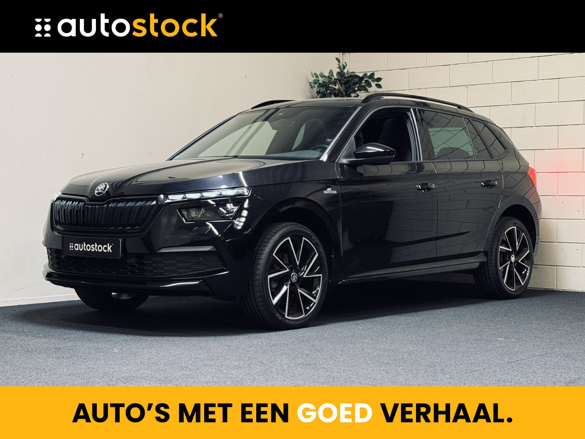 Skoda Kamiq 1.5 TSI ACT Monte Carlo | Panorama | TravelAss., Auto's, Skoda, 4 cilinders, Alcantara, Zwart, Bedrijf