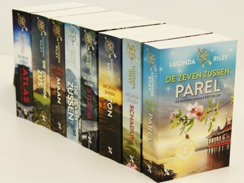 NIEUW Zeven Zussen compleet + Atlas!, Ophalen of Verzenden, Nieuw, Lucinda Riley