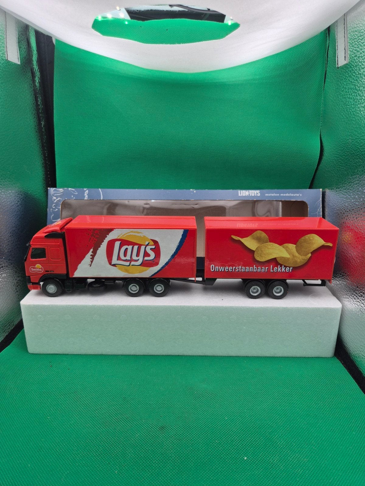 780 Volvo FH12 Globetrotter Smiths 1/50 Liontoys, Ophalen of Verzenden, Zo goed als nieuw, Bus of Vrachtwagen