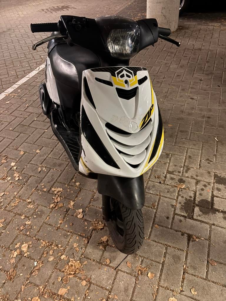 Zip 100cc, Fietsen en Brommers, Scooters | Piaggio, Zo goed als nieuw, Zip, Benzine, Verzenden