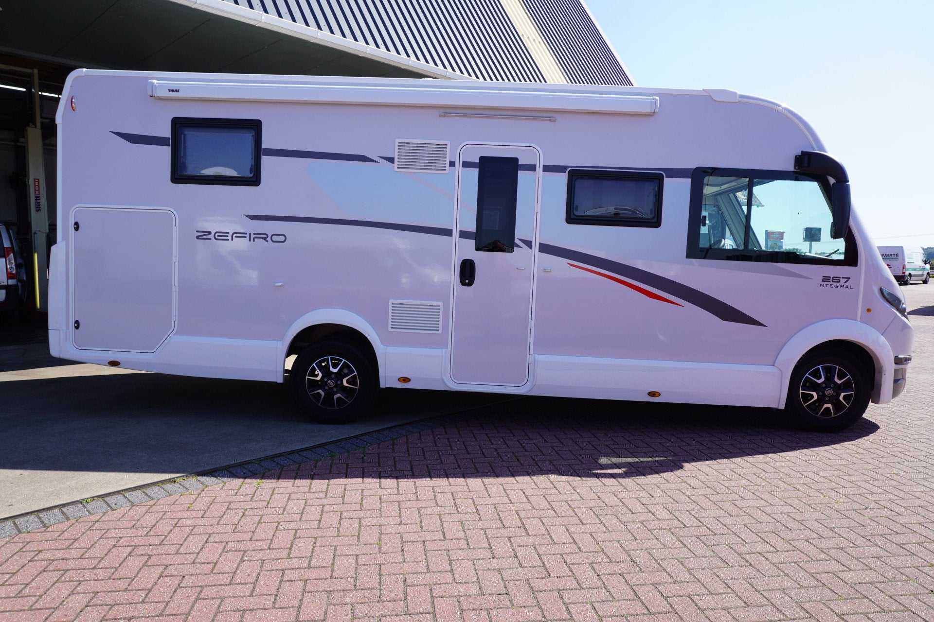 ROLLER TEAM ZEFIRO 267 INTEGRAL CAMPER 180PK EURO 6 Nr. V223, Caravans en Kamperen, Campers, Autobedrijf Van der Veen Groningen B.V.