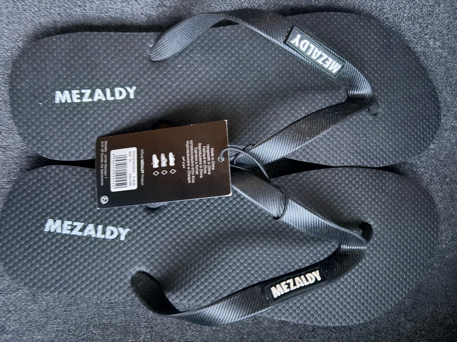 Nieuwe Mezaldy slippers maat 44, Ophalen of Verzenden, Nieuw, Zwart, Slippers