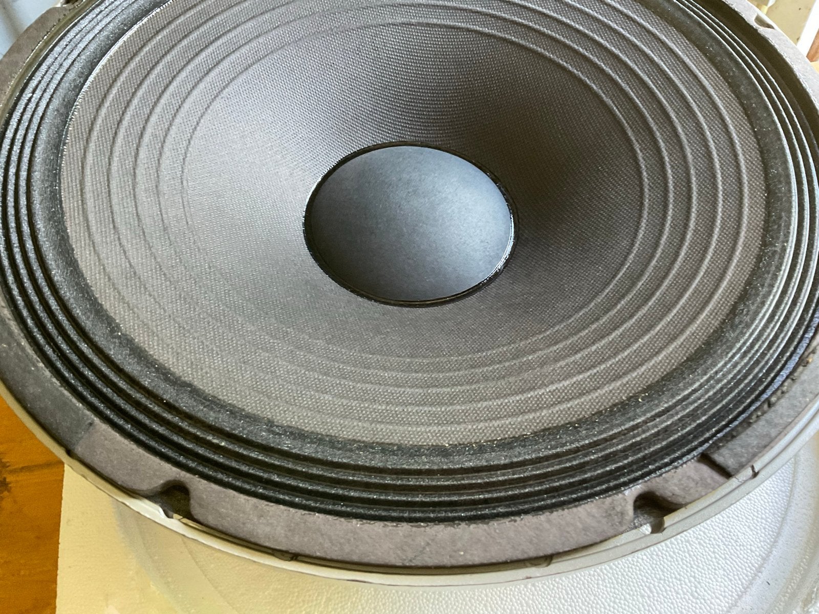 Grote subwoofer speaker - Zo goed als nieuw, Subwoofer, Refurbished, Ophalen of Verzenden, 150 watt of meer