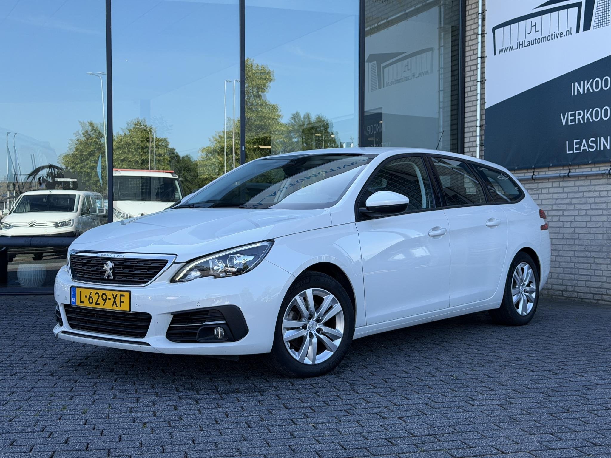 Peugeot 308 SW 1.2 *110PK*ECC*NAVI*CAM*HAAK*CRUISE*CARPLAY*, Auto's, Voorwielaandrijving, Stof, Gebruikt, 1199 cc