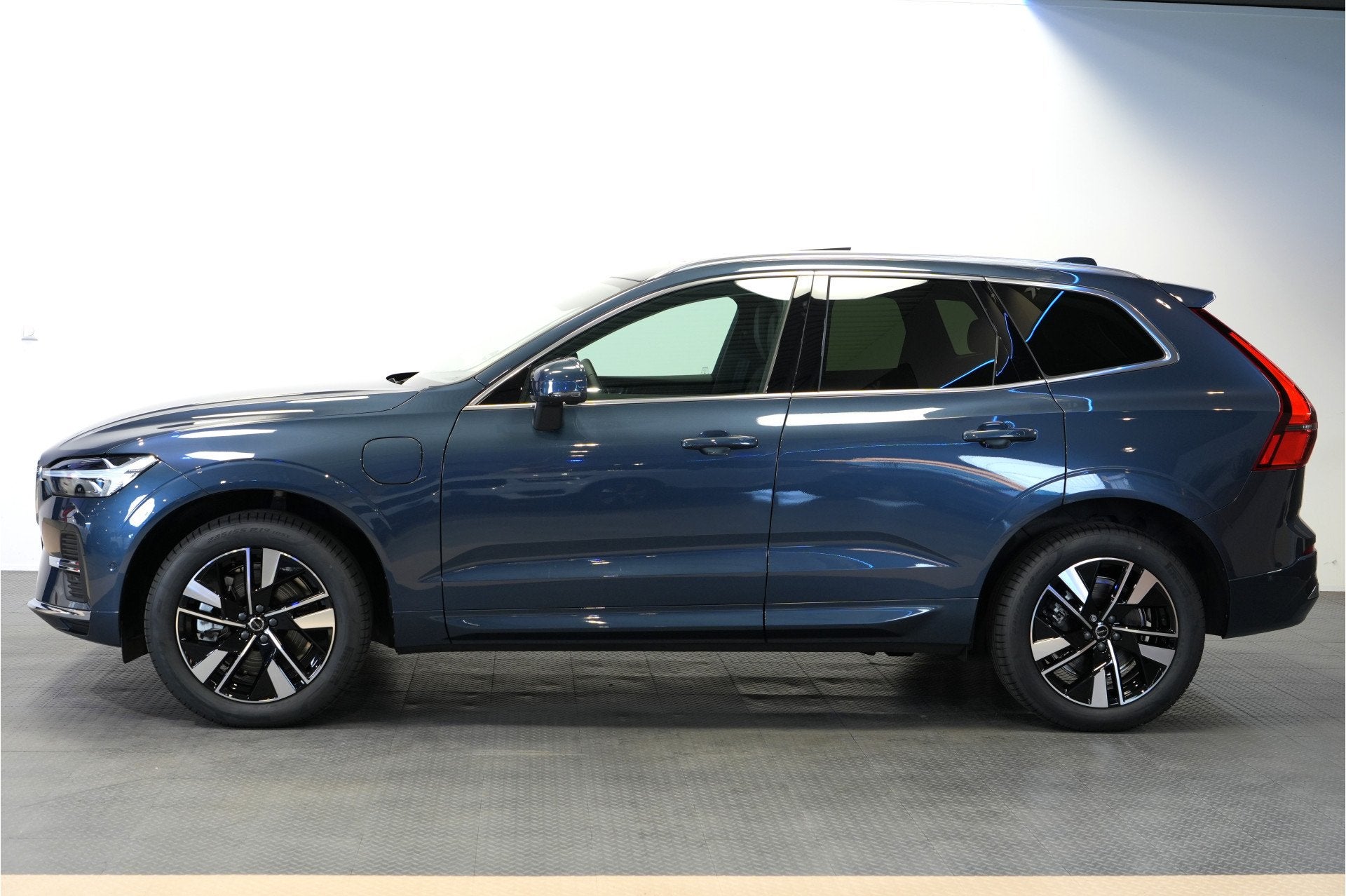 Volvo XC60 2.0 T6 AWD 293kW/399pk Aut8 Plug-in hybrid Plus B, Auto's, Automaat, Dealer onderhouden, Gebruikt, Euro 6