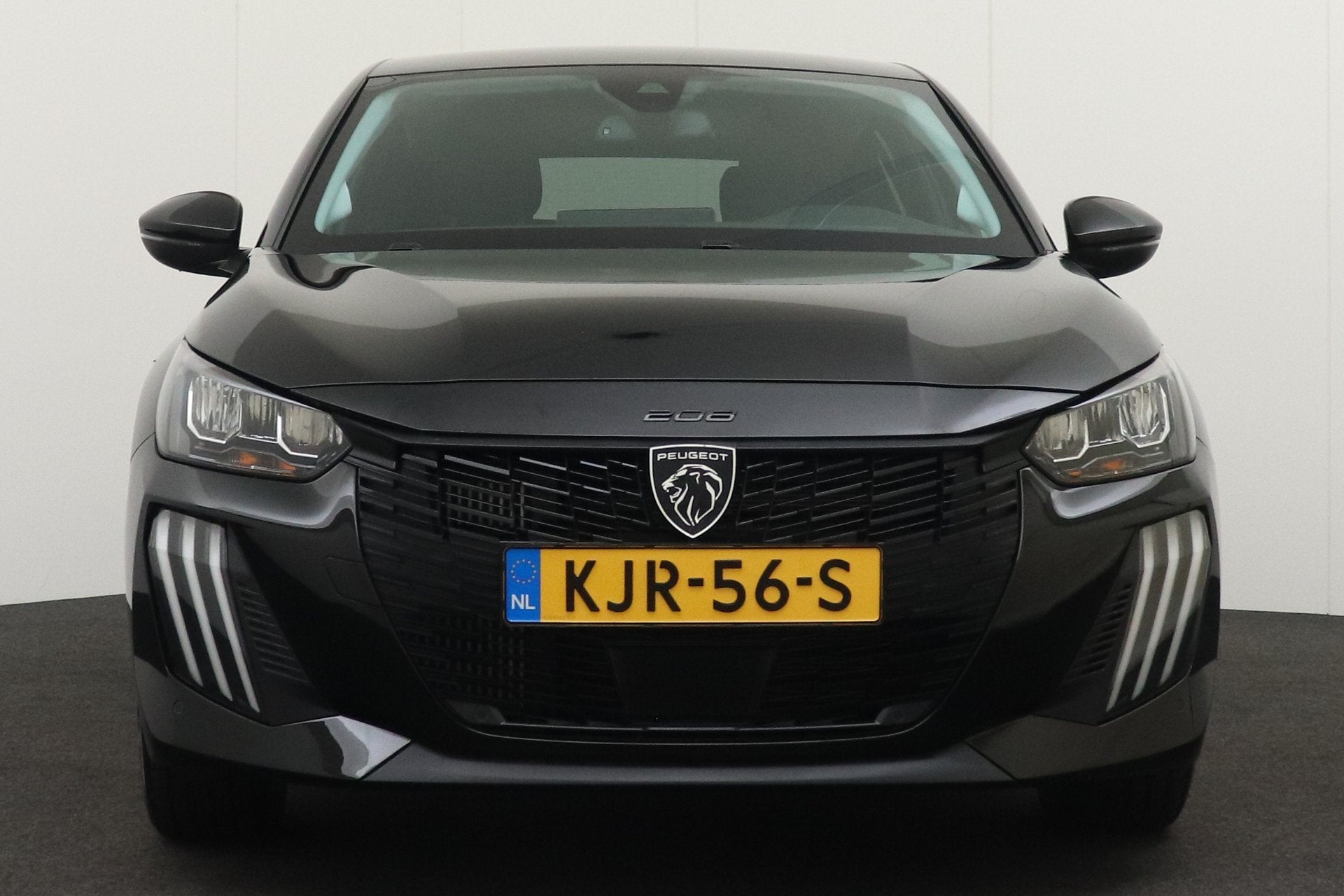 Peugeot 208 1.2T 101 PK Allure Carplay Cruise LED (bj 2025), Auto's, Voorwielaandrijving, 101 pk, Gebruikt, Leder en Stof