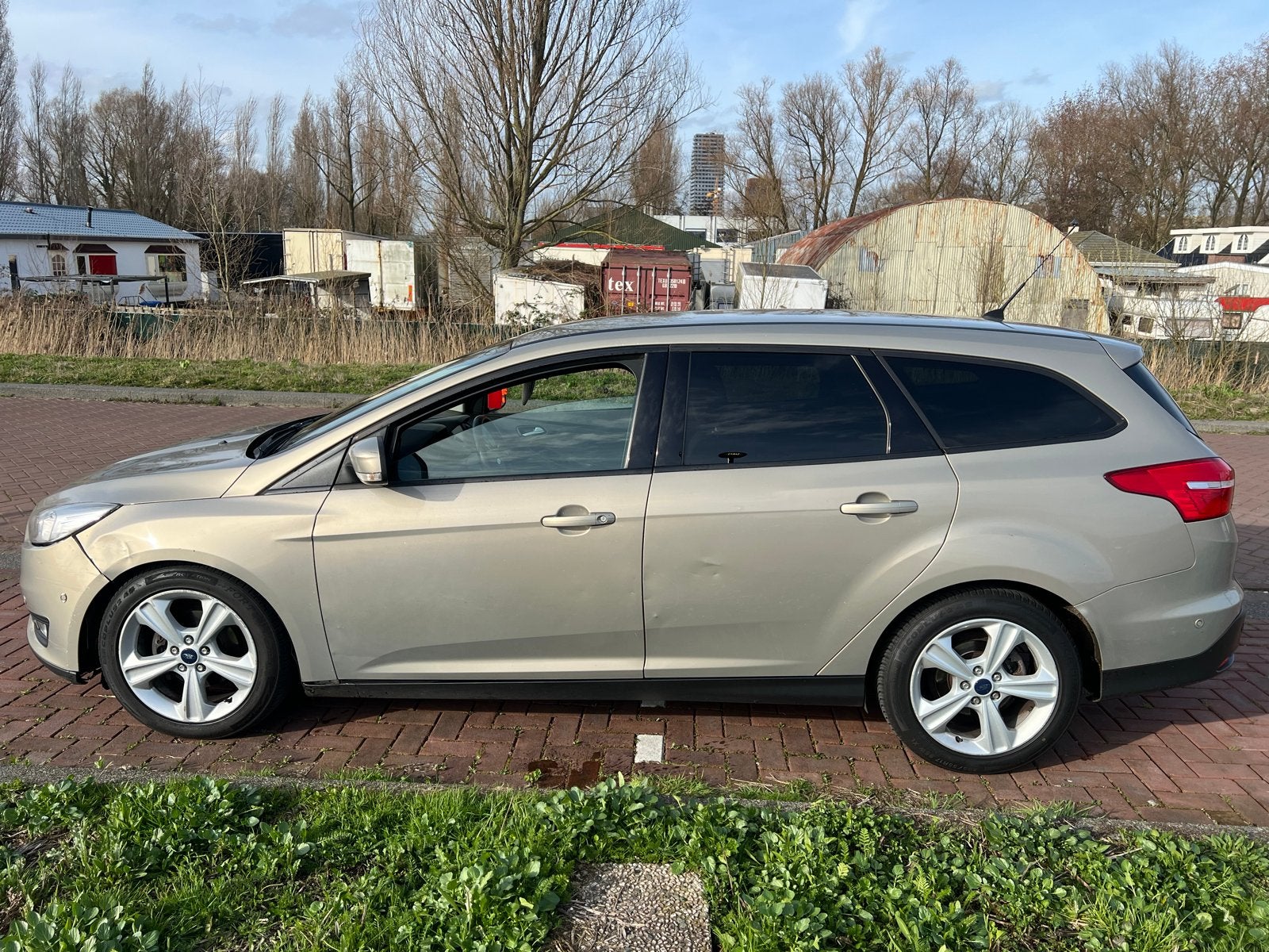 Ford Focus 1.5 Tdci 88KW Wagon Powershift 2016 Grijs, Auto's, 1288 kg, 4 cilinders, Particulier, Te koop