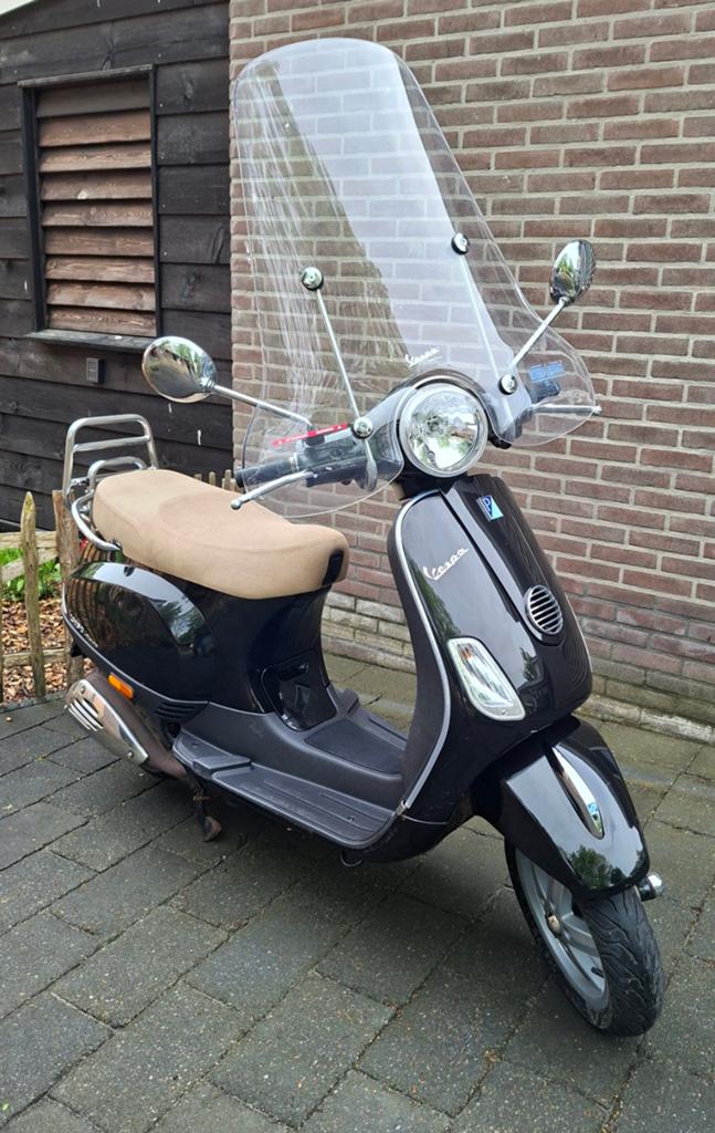 Vespa LX 50 - Zwart met windscherm, Fietsen en Brommers, Scooters | Vespa, Ophalen, Gebruikt, Benzine