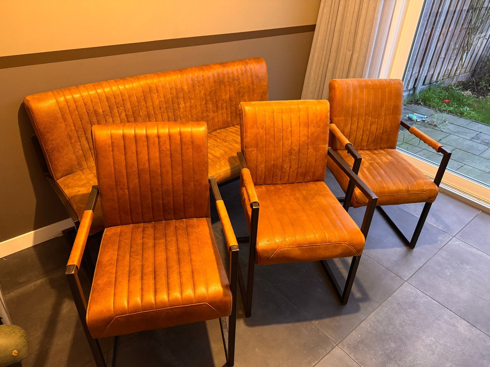 Eetkamerbank en stoelen cognac, Ophalen, Gebruikt