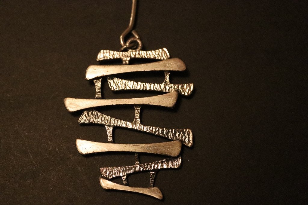 Moderne hanger aan ketting, Sieraden, Tassen en Uiterlijk, Ophalen of Verzenden, Zo goed als nieuw, Zilver, Overige materialen
