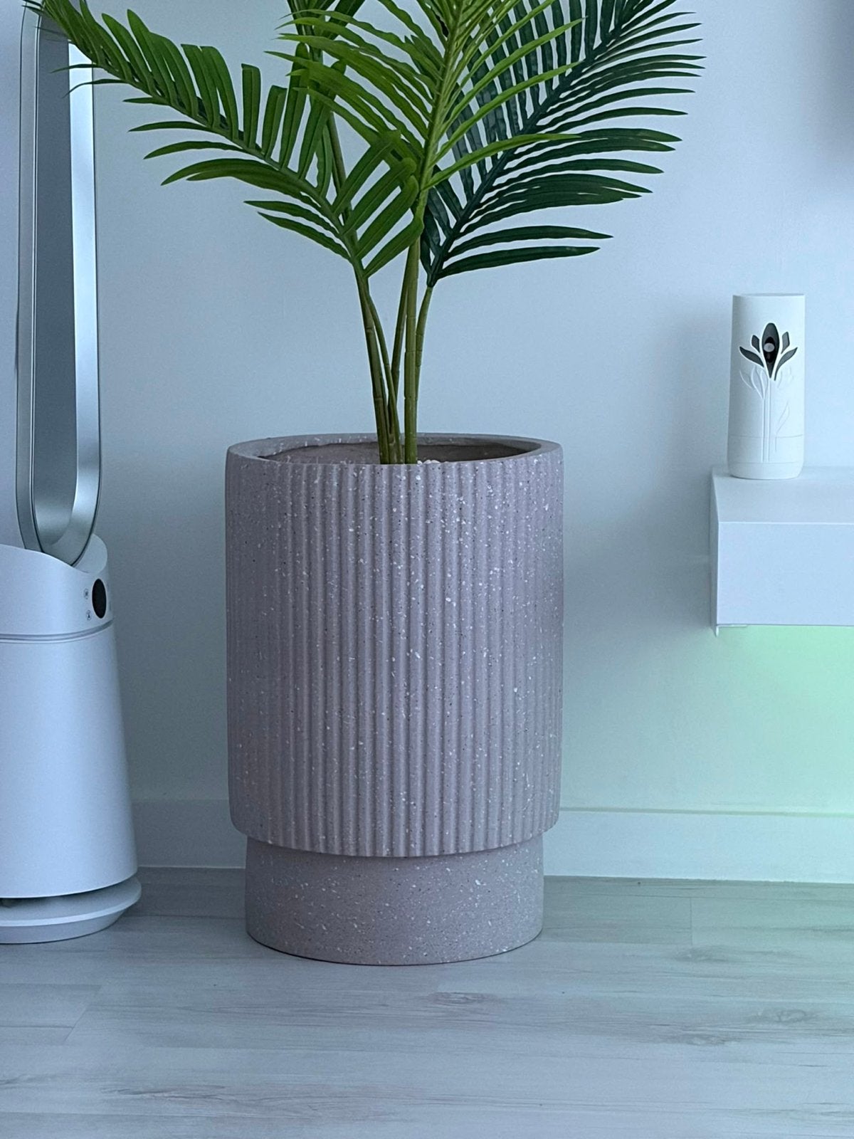 Kwantum Dione Bloempot Grijs - Ø34 cm, Tuin en Terras, Overige materialen, Rond, Binnen, Zo goed als nieuw