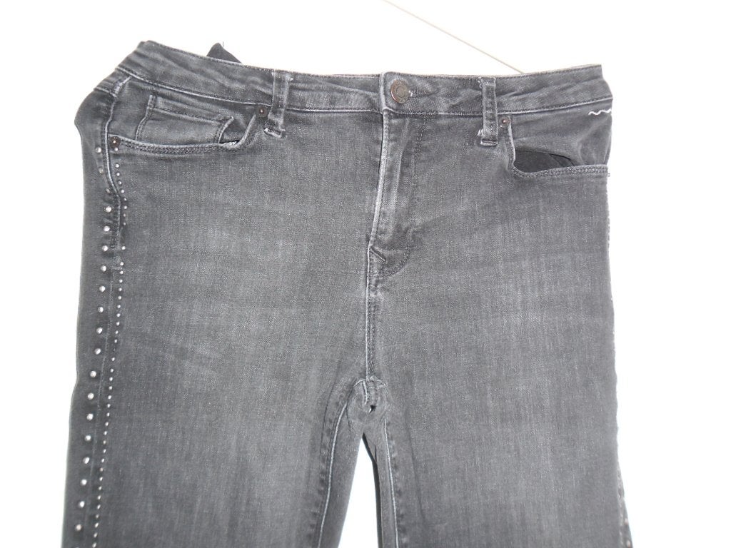 Blue Daze Donkergrijze Spijkerbroek Met Studs Maat 38, Blue Daze, Nieuw, Ophalen of Verzenden, W30 - W32 (confectie 38/40)