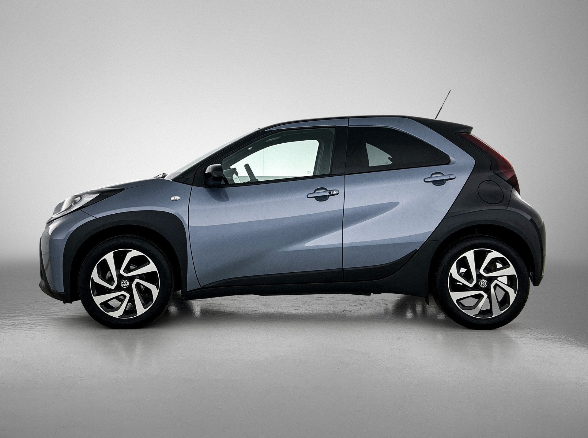Toyota Aygo X 1.0 VVT-i S-CVT Pulse + | BTW Voertuig | Parke, 12 maanden, Stof, Gebruikt, Zwart