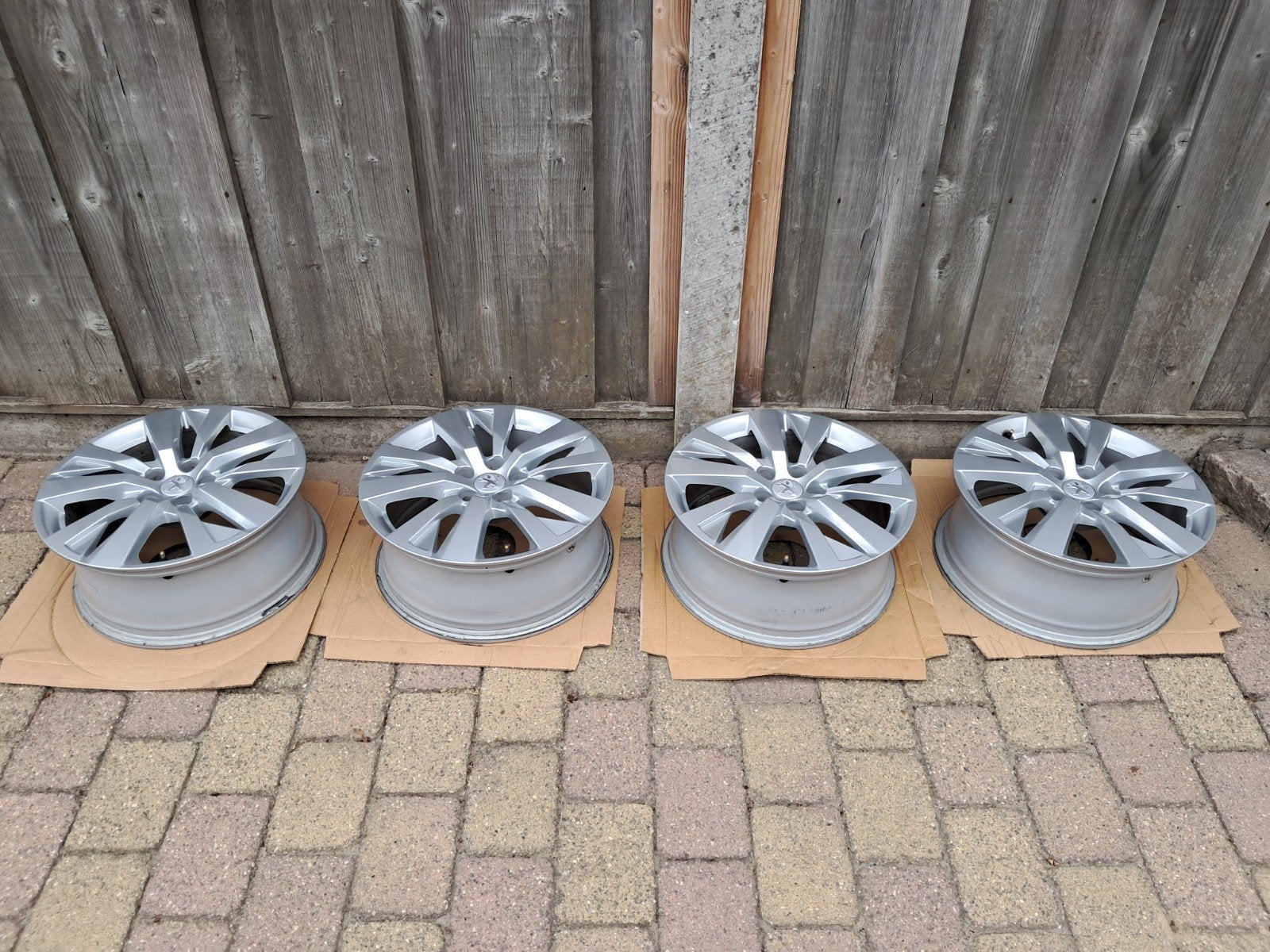 4 lichtmetalen velgen Peugeot 3008 - 17 inch - Onbeschadigd, Ophalen, 17 inch, Zomerbanden, Velg(en)