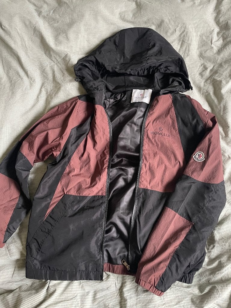 Moncler Zomerjas maat M maar valt als S, Ophalen of Verzenden, Nieuw, Maat 46 (S) of kleiner, Rood