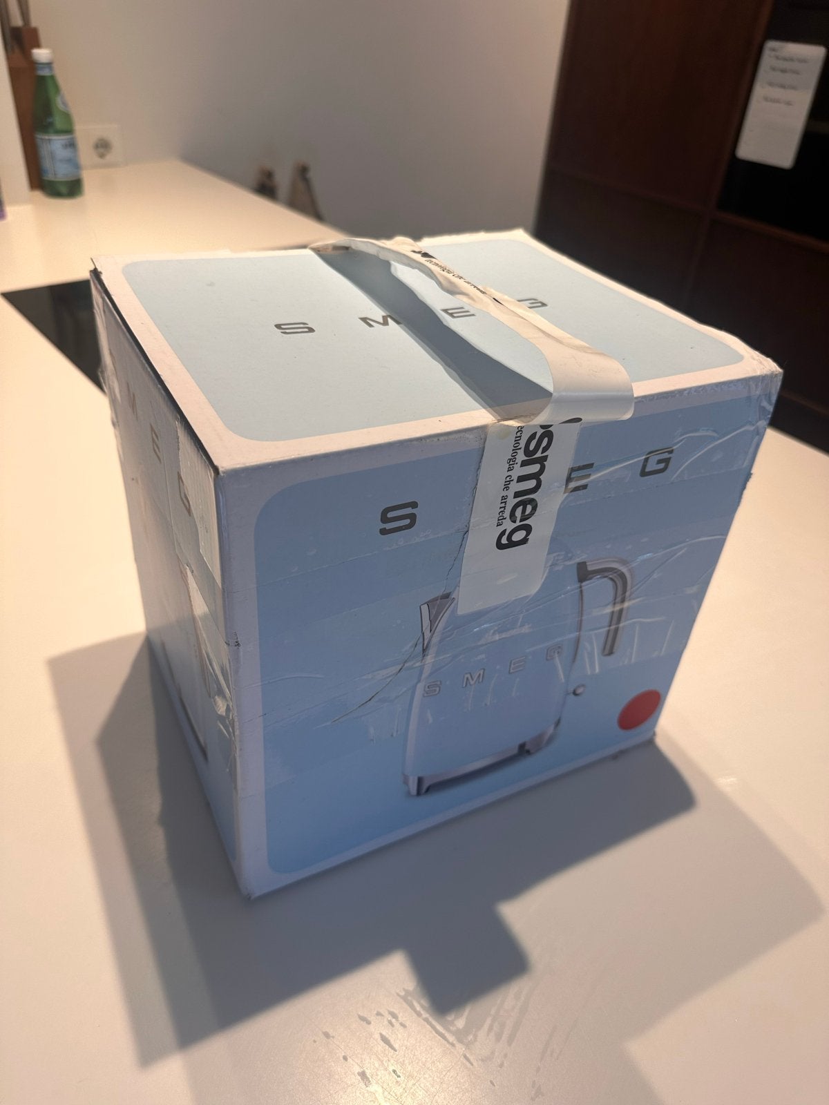 Smeg Waterkoker - Nieuw in doos, Witgoed en Apparatuur, Waterkokers, 1 tot 2 liter, Ophalen of Verzenden, Nieuw, Rvs